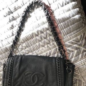 100% Genuine Chanel Leather & Chainlink purse!